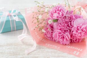 母の日のプレゼント 義母に初めてあげるなら？花以外は？あげないのはアリ？